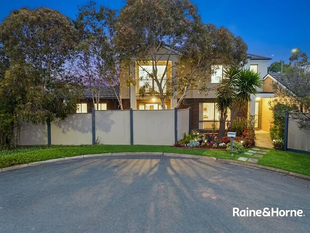 Caroline Springs 3 Bedroom "Ideal First home or Investment Opportunity in Central Location"