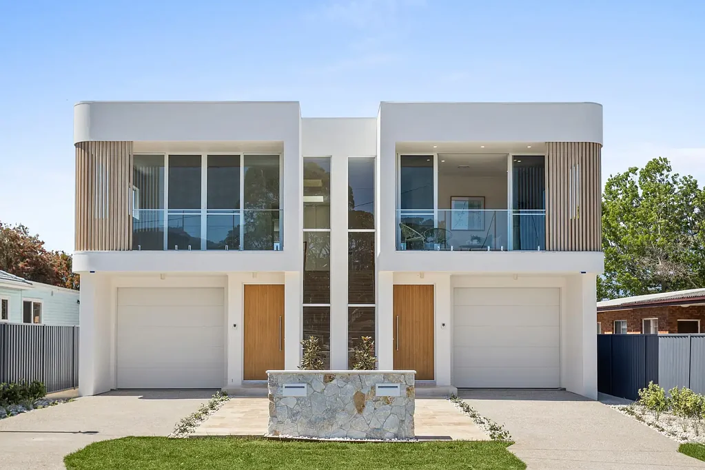 East Corrimal 4房 全新设计师联排别墅 工程橡木地板 3.6米高天花板 宽敞起居空间 Smeg集成电器 厨师厨房设计 悬崖景观 主卧带套间 美丽户外区域 阳光后院 Premium family-friendly luxury and lifestyle