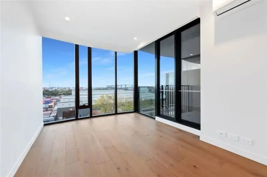 Port Melbourne 1 Bedroom ELEVATE YOUR LIFESTYLE AT THE MOST AFFORDABLE PRICE!!