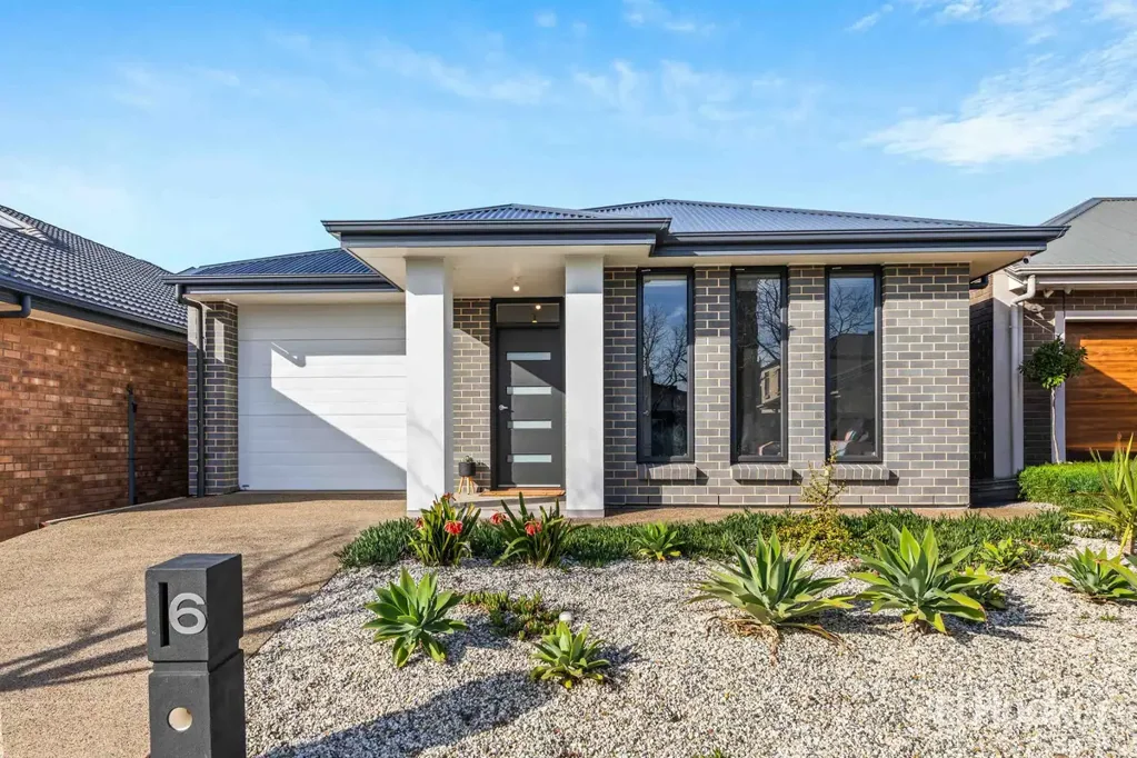 Blakeview 4 Bedroom Your New Home Awaits - Comfort, Style & Convenience