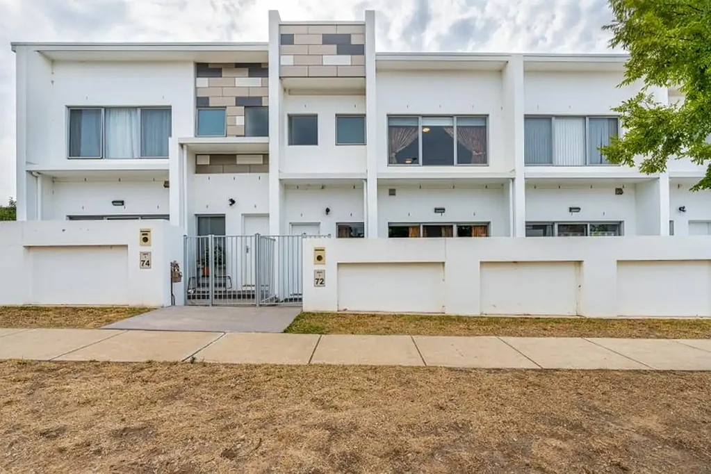 Franklin 3 Bedroom The Brief: Low Maintenance Townhouse Near Public Transport