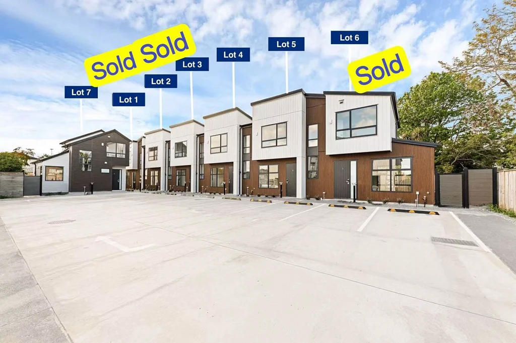 Pakuranga Heights 2 Bedroom Stunning Homes - Multiple Options, Keen Vendor!