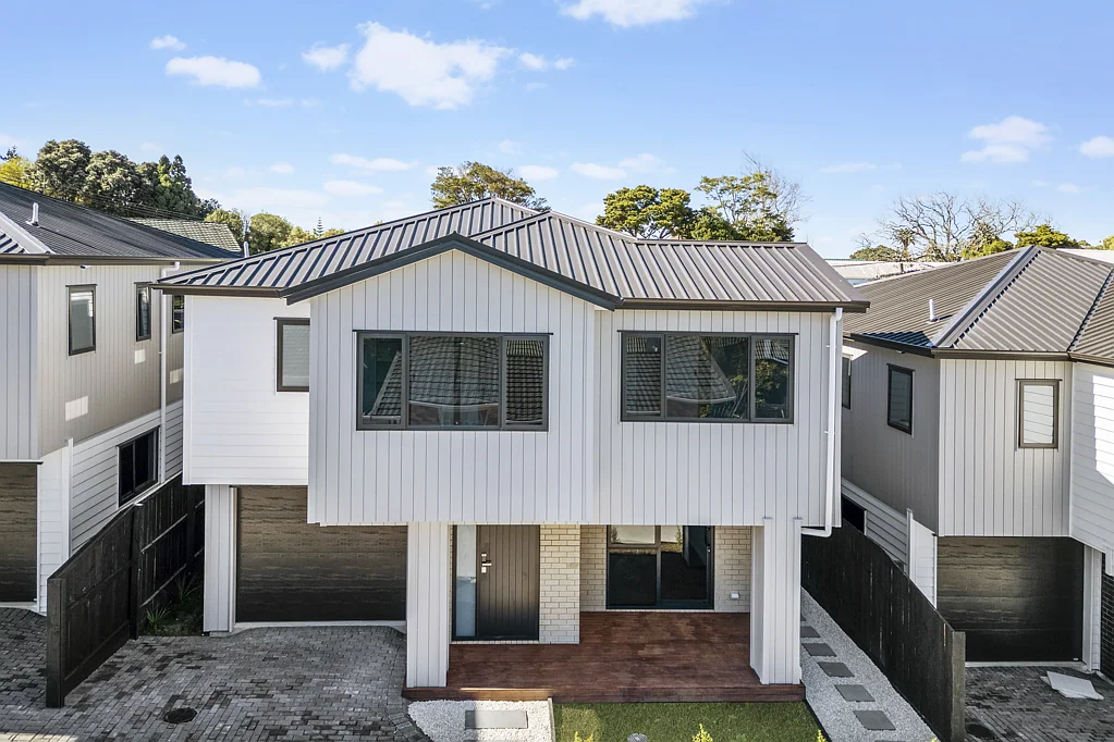 Manurewa 5部屋 Brand New Home - Must Be Sold!