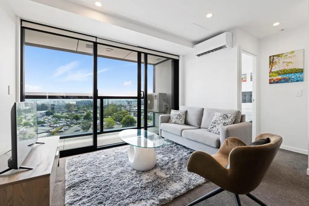Manukau 2房 Lakewood Court高端公寓 远眺Rainbow's End 家具齐全 带1个停车位 易上1号高速 只等您慧眼识珠！ Huge Price Drop! Grab It Quick!