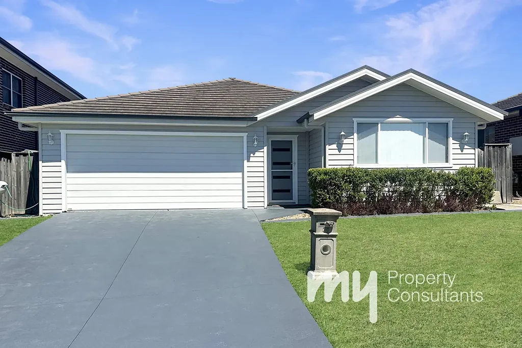 39 Young Circuit, Elderslie, NSW 2570