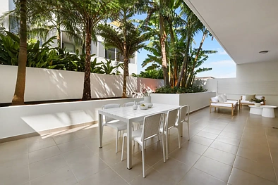 6/12 Roger Street, Brookvale, NSW 2100, 2 Bedrooms, 2 Bathrooms, Apartment