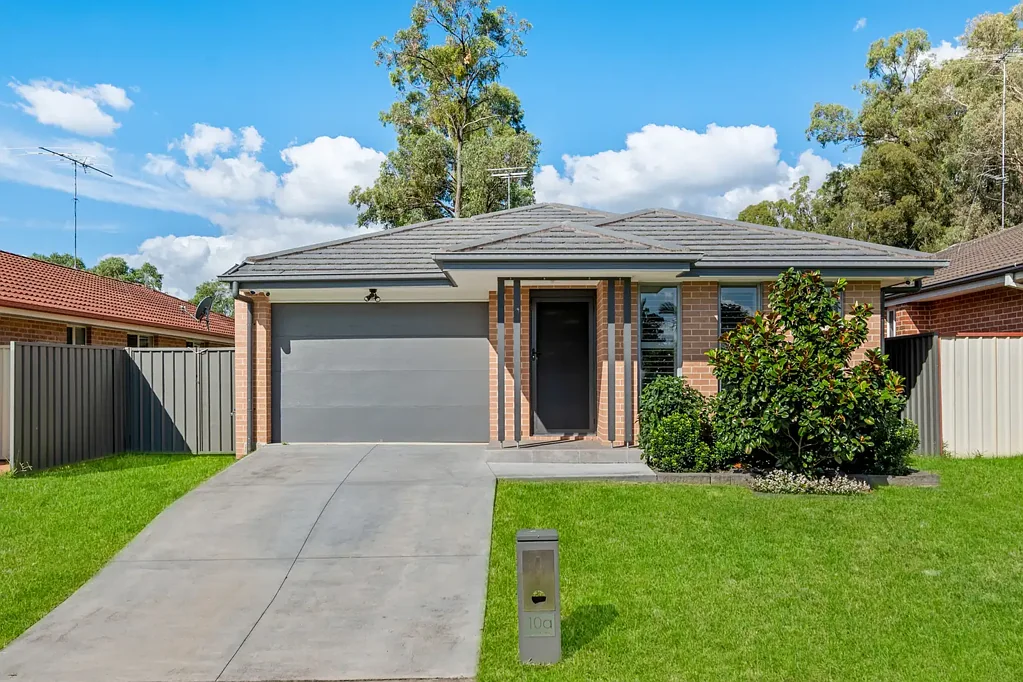 Cranebrook 4房 四卧温馨之家 447sqm宽大地块 主卧带套 现代时尚厨房 多功能起居区 北克雷恩布鲁克优选社区 Spacious Family Living in Sought-After North Cranebrook