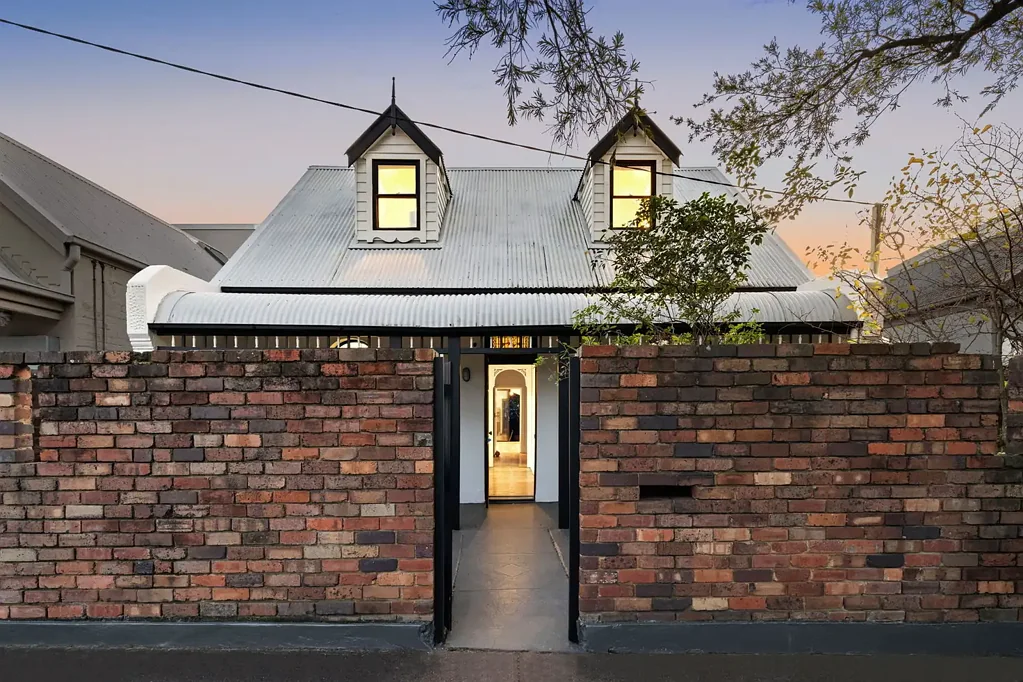 Leichhardt 4침실 Two-Storey Family Retreat With Space and Flexibility