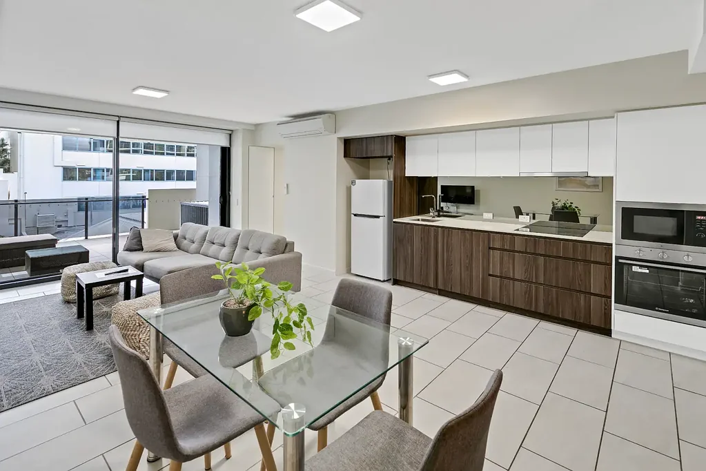 Contemporary 2-Bedroom Furnished Apartment in Central Mooloolaba