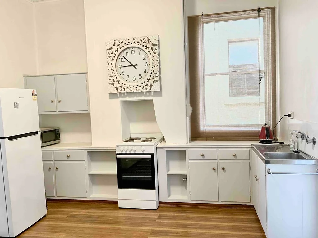 New England Rest Apartments, Unit A