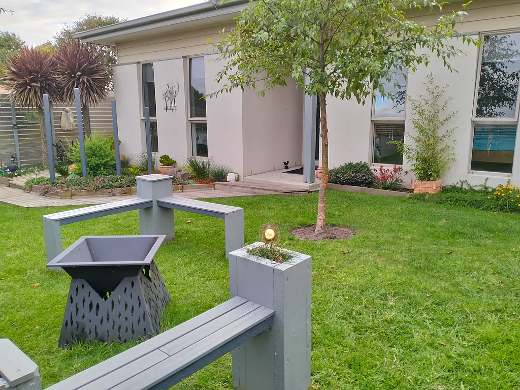 Wonthaggi 2ਬੈੱਡਰੂਮ HARD TO FIND  "FREESTANDING DETACHED, 2B + ENSUITE. PRIVATE FENCED YARD AND AN EASY FLAT WALK TO ALL WONTHAGGI HAS TO OFFER....