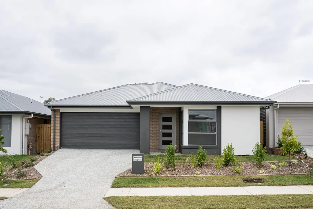 White Rock 4침실 BRAND NEW Spacious 4bed 2bath Home