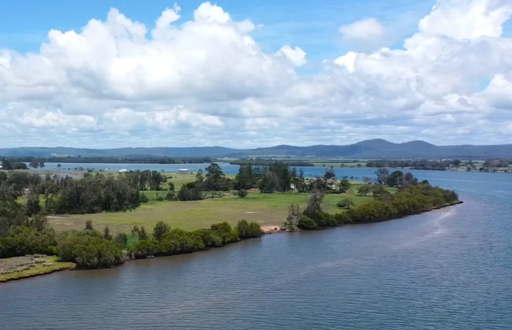 Palmers Island Tranquil Waterside Acreage With Building DA