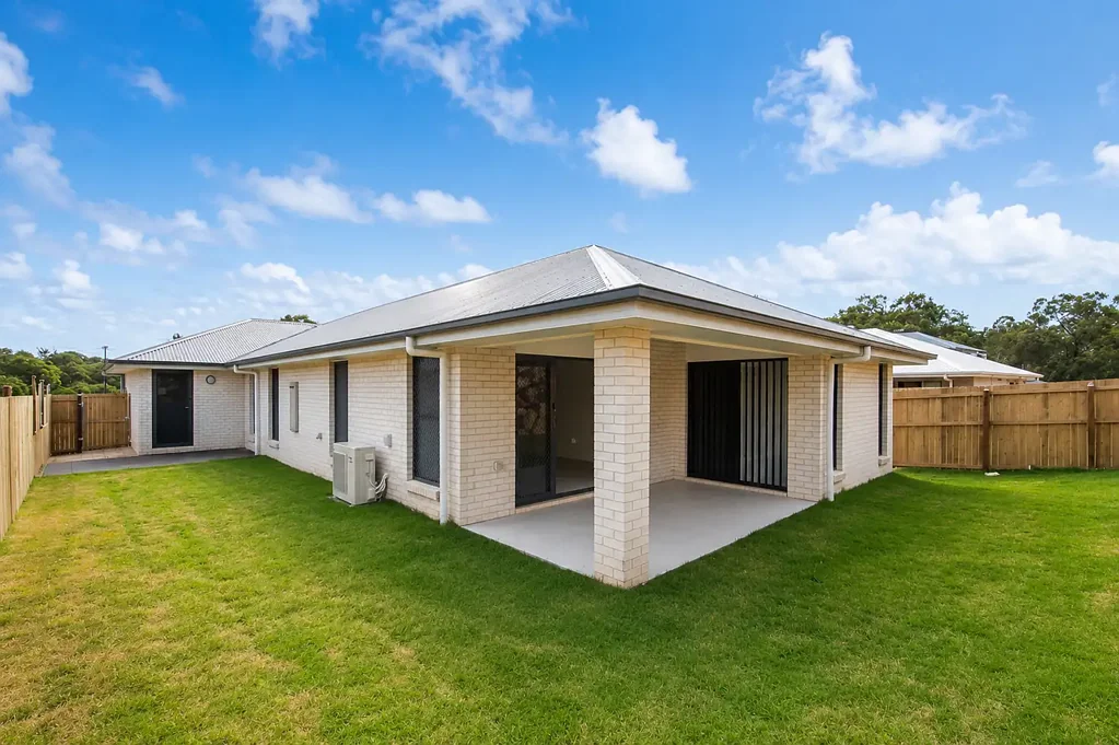 Griffin 4Moenga Modern Family Living with Extra Space Where It Counts