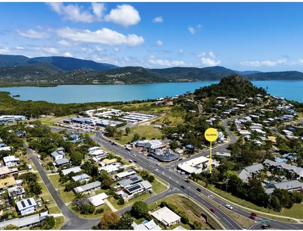 Cannonvale 7房  ZONED COMMERCIAL PROPERTY, LIVE IN, RENT OR REDEVELOPE