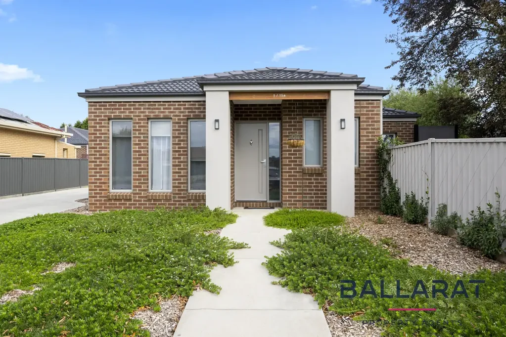 Spacious Three Bedroom Unit in Convenient Sebastopol Location