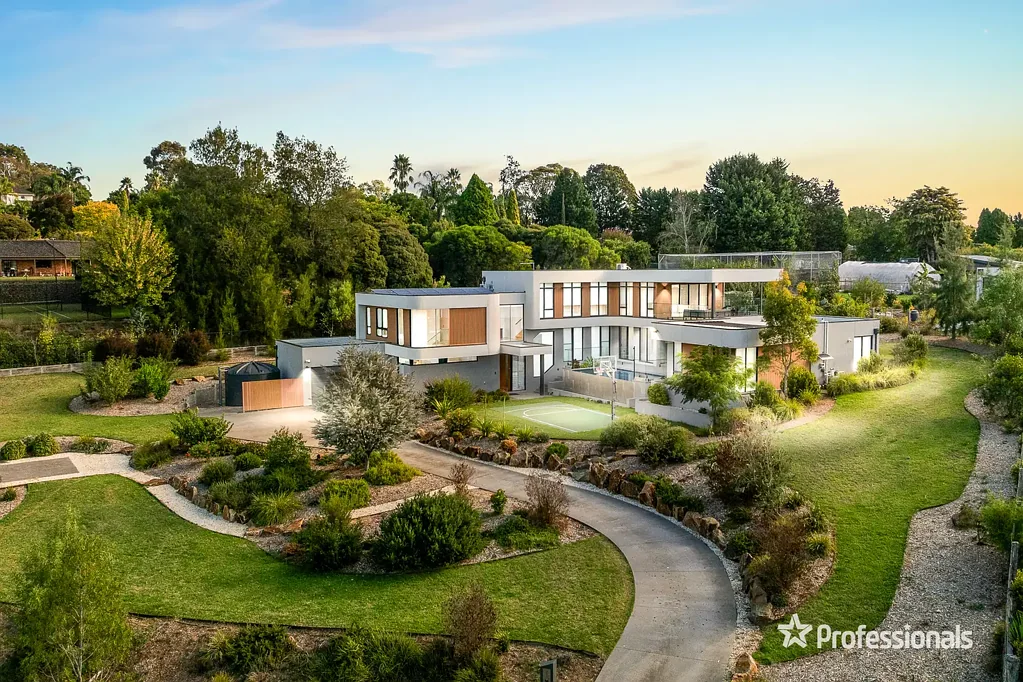 Donvale 5Zimmer Architectural Extravaganza in Exclusive Estate