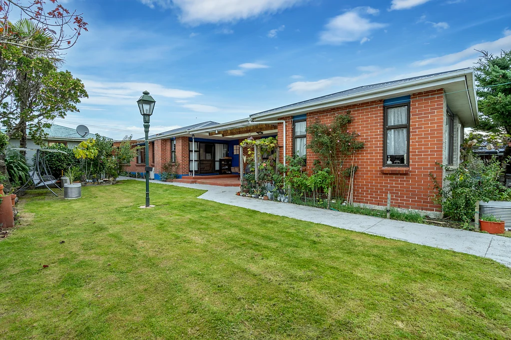 Waikiwi 4 Bedroom Head On Over To Holloway!