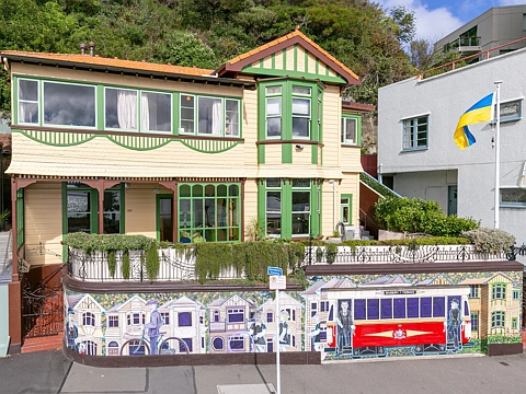 Oriental Bay 4房  Art Imitating Life