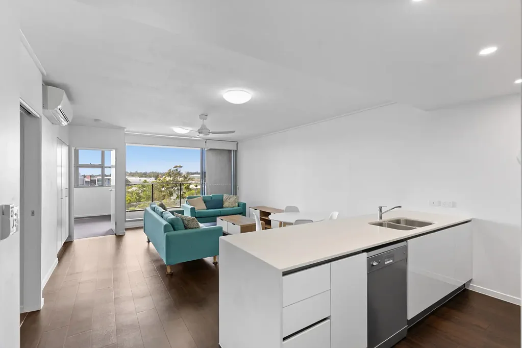 Robina 2 Slaapkamer EAST-FACING APARTMENT WITH CITY SKYLINE VIEWS IN PRIME ROBINA LOCATION