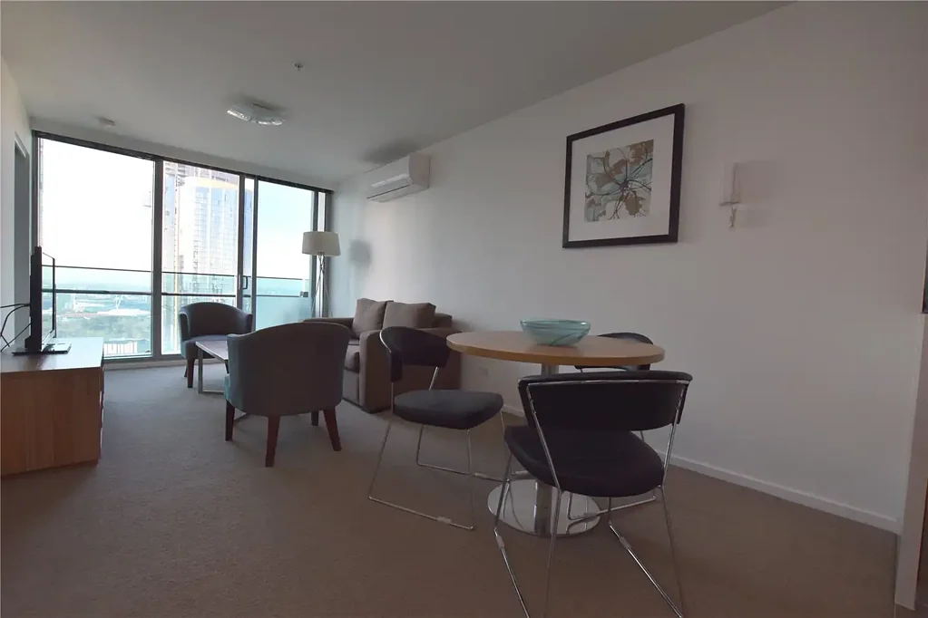 FURNISHED COMFORT TWO BEDROOM APARTMENT LOCATED IN HEART OF SOUTHBANK