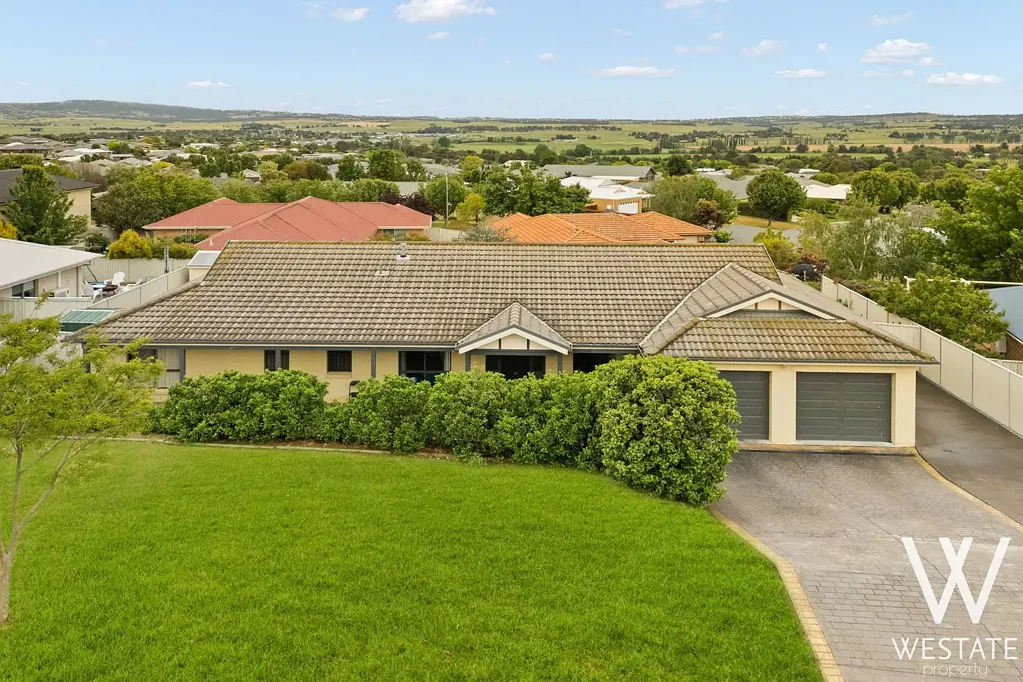 8 Hurley Close, Llanarth, NSW 2795