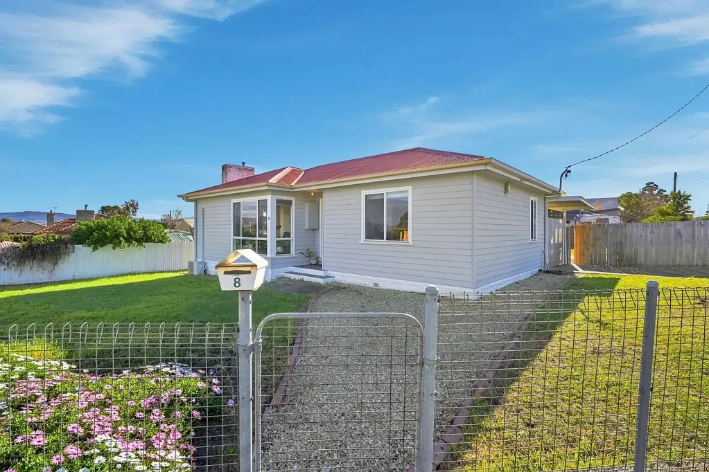 Midway Point 2कमरा Neat Weatherboard Home with Excellent Future Potential