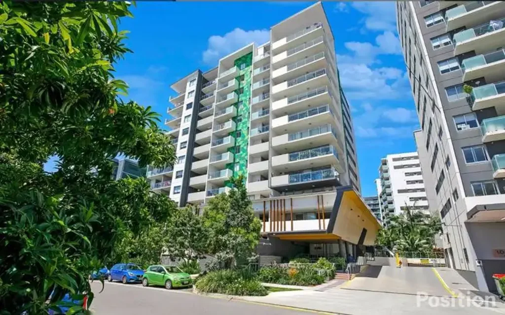 Large One Bedroom Unit with Excellent Amenities.