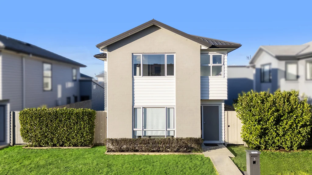 Takanini 4 Bedroom Stylish Family Living in the Heart of Takanini