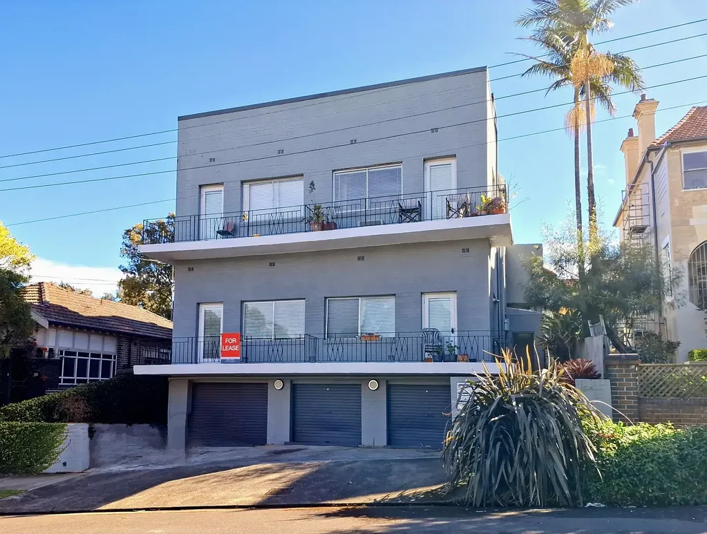 IMMACULATE THREE BEDROOM APARTMENT