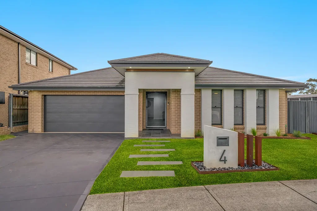 North Kellyville 5 Bedroom Contemporary Single-Level Living