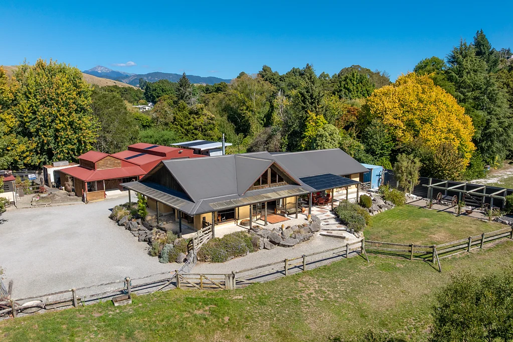 Wakefield House, cottage, large shed, motivated vendors