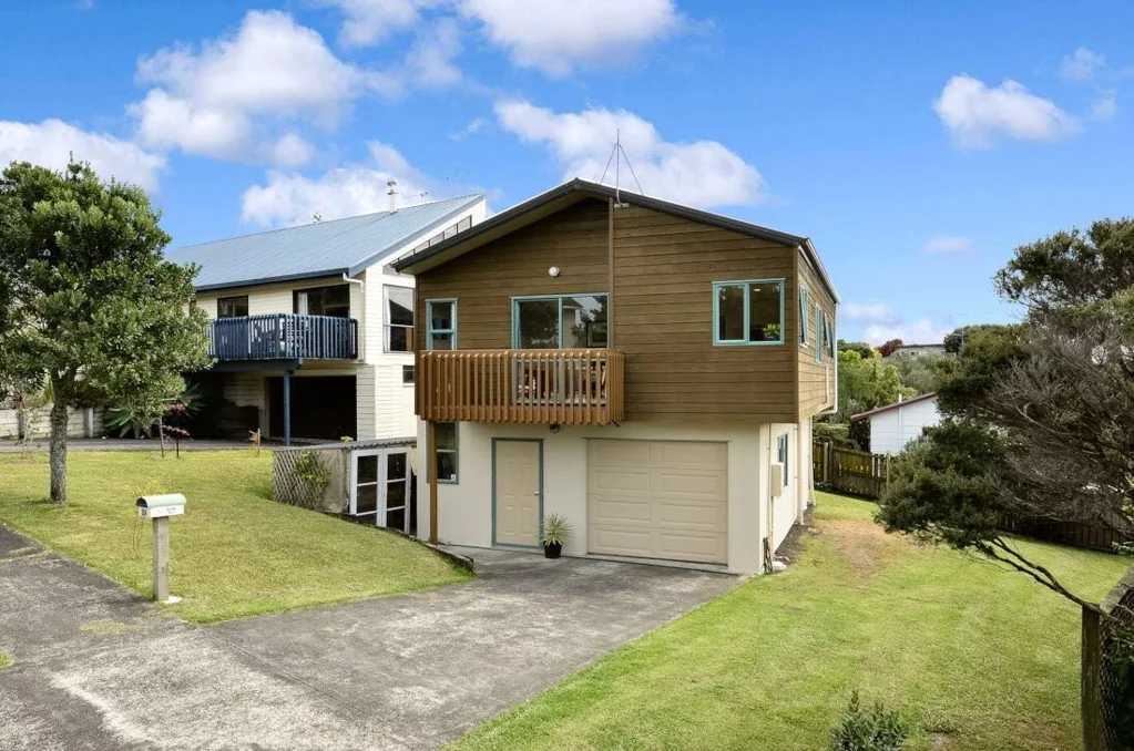 Massey, 3 bedrooms: 2A Hassan Drive