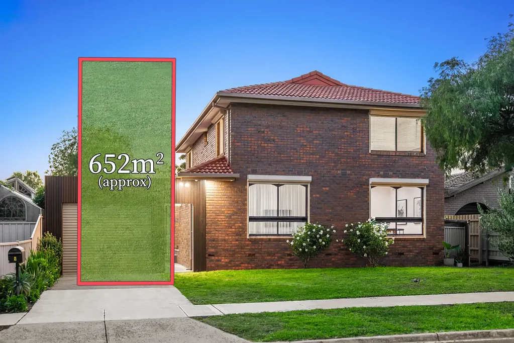 Keilor Downs 5房 652m²广阔土地 五卧带步入式衣柜 多个生活区域 全独立客房套房 室外拖车空间 Family Living plus an Internal Guest House