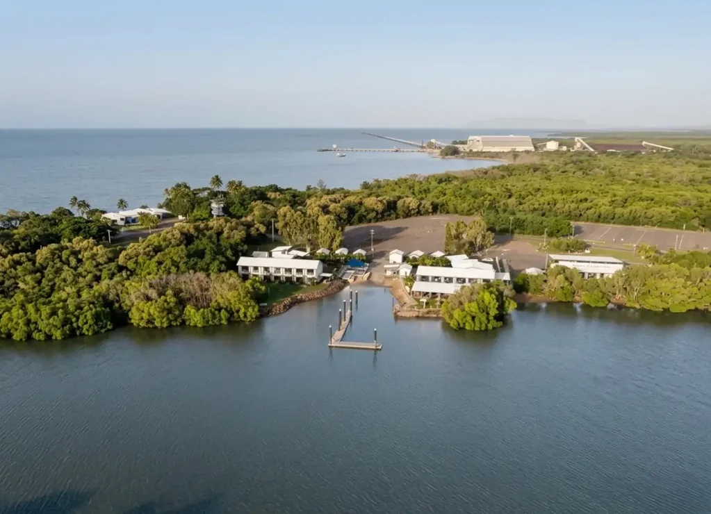 Lucinda 30બેડરૂમ The Ultimate High-Yield Asset: Elite Waterfront Position at 54 Dungeness Road, Lucinda