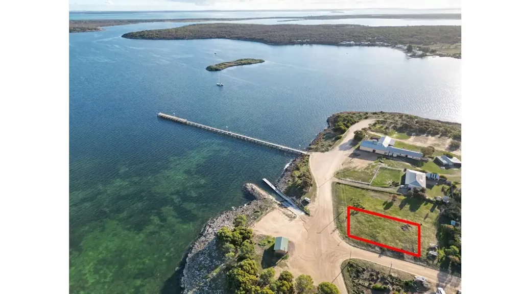 1 Broccabruna Drive, Mount Dutton Bay, SA 5607