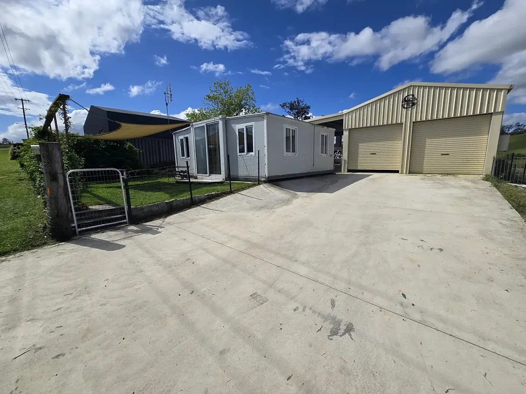 Upper Taylors Arm 2Zimmer Dual Cabins & Large Shed in Taylors Arm Region.