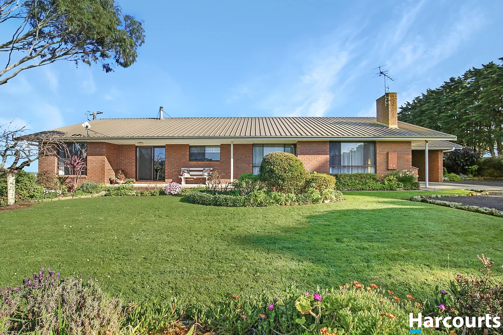 Korumburra Rural Retreat with Stunning Views!