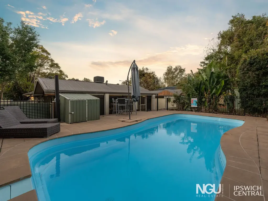 Karana Downs 3 Bedroom MODERN FAMILY RETREAT WITH POOL AND EXPANSIVE OUTDOOR ENTERTAINING