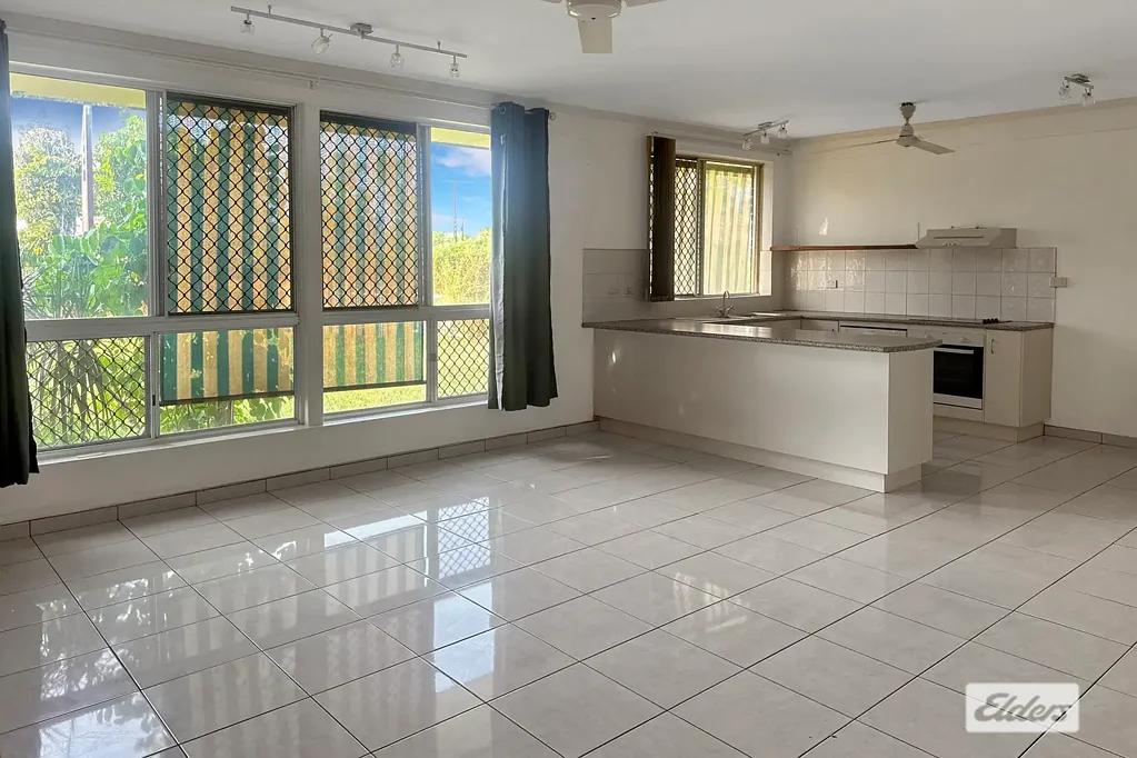Katherine 3침실 Solid investment - on a spacious 851m2 block!