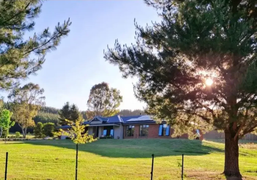 Mudgegonga STUNNING LIFESTYLE PROPERTY ON 5 ACRES, JUST 10 MINUTES DRIVE FROM THE TOWN OF MYRTLEFORD $1,550.000 - $1,600.000