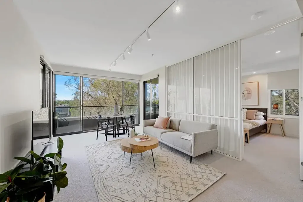 Stunning 2-Bedroom Apartment in Wolli Creek - Partly Furnished