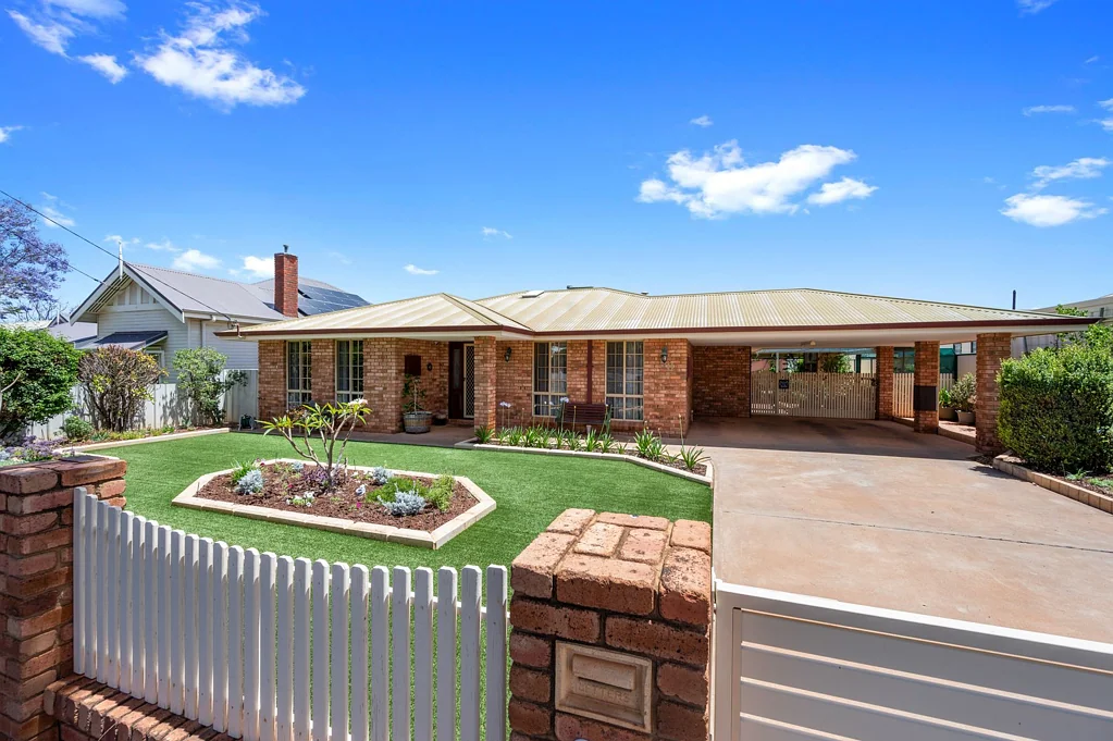 90 Lyall Street, Lamington, WA 6430