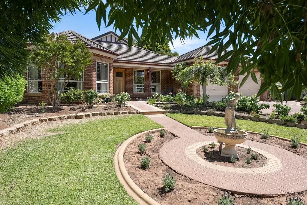 24 Goldfinch Court, Murray Downs, NSW 2734