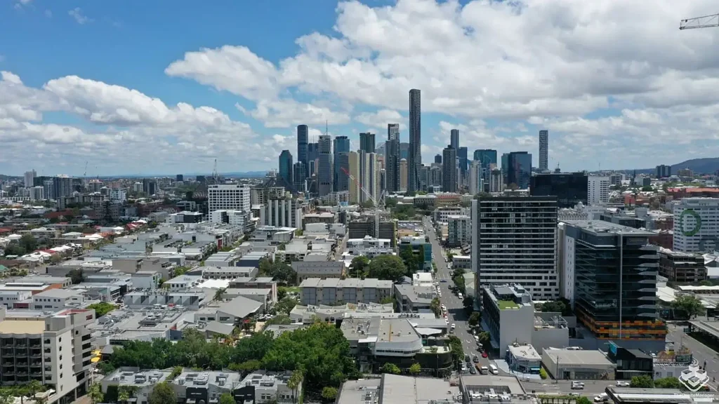 FUNKY 3 BED FULLY FURNISHED UNIT