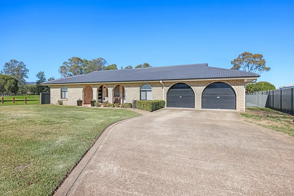 Scone 5房  Outstanding Family Home Package Adjoining the Park