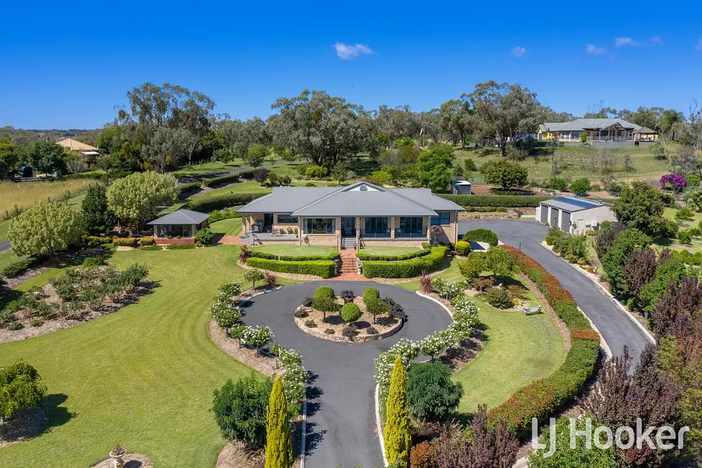 Inverell 5 Bedroom Best View in Town?...You be the Judge!