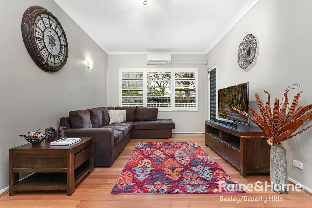 Ultra Convenient Two Bedroom Apartment