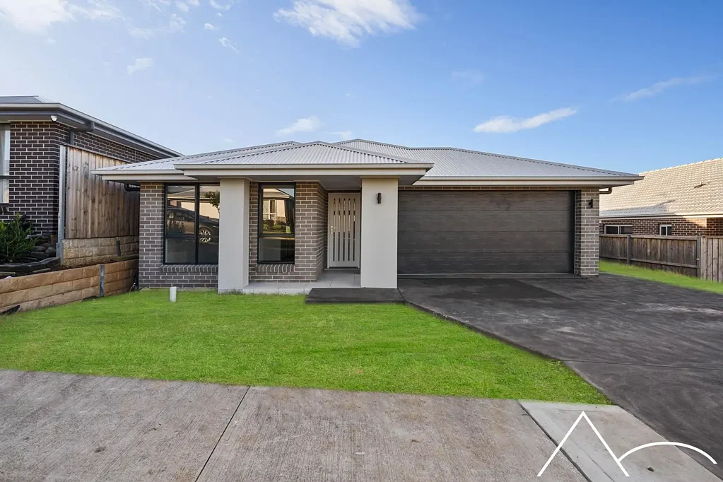Contemporary Family Living in a Prime Menangle Park Location