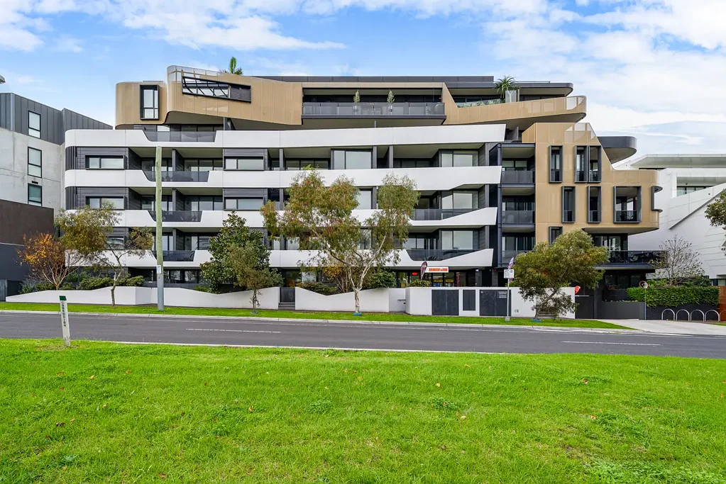Essendon 1બેડરૂમ Contemporary Apartment Living with a Dedicated Study in the Heart of Essendon